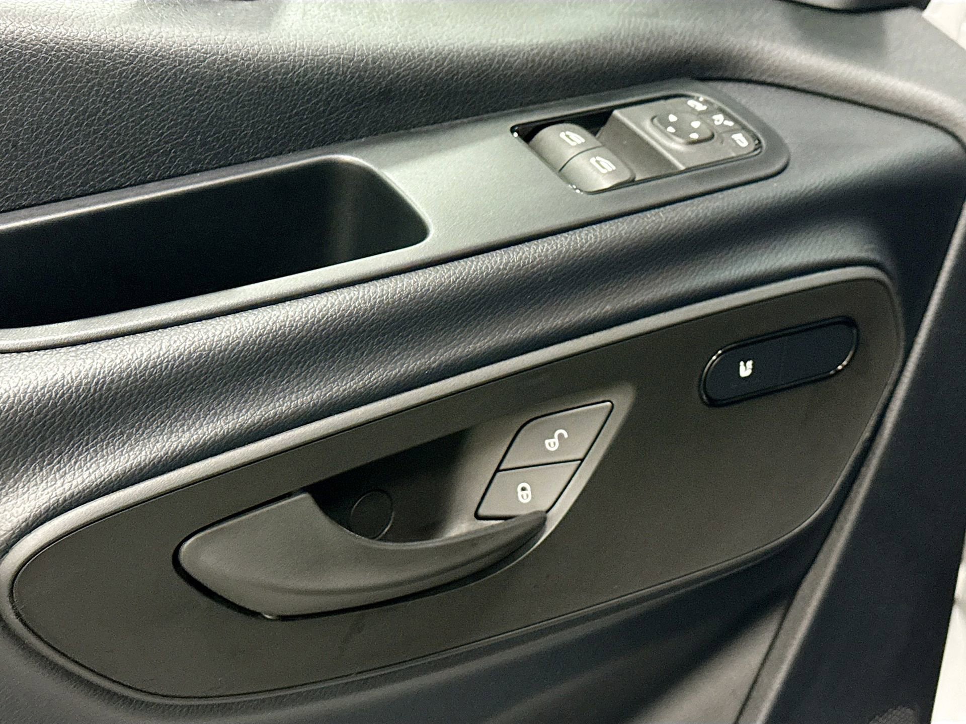 Used 2025 Mercedes-Benz Sprinter 2500 image 18