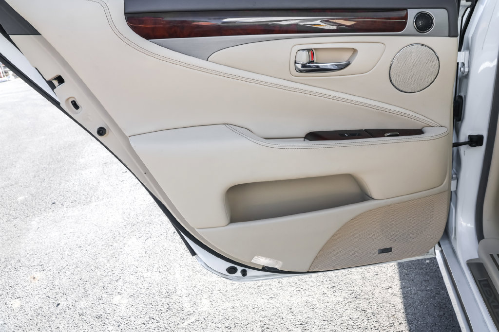 Used 2014 Lexus LS 460 AWD w/ Comfort Package image 29