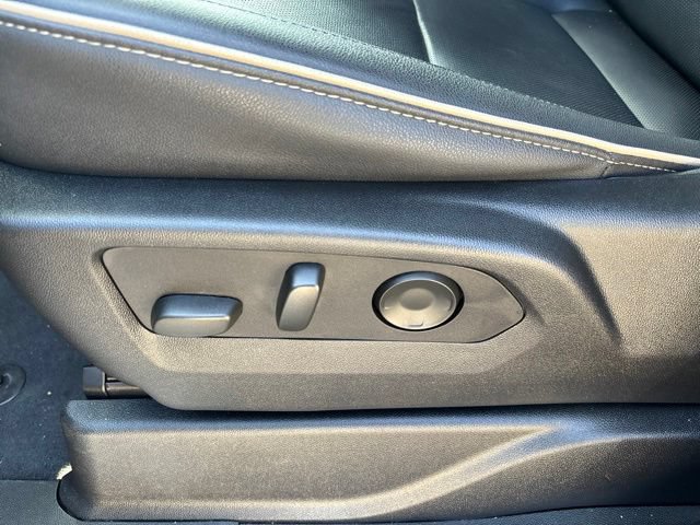 Used 2024 Chevrolet Suburban Premier w/ Advanced Technology Package AWD/4WD image 17