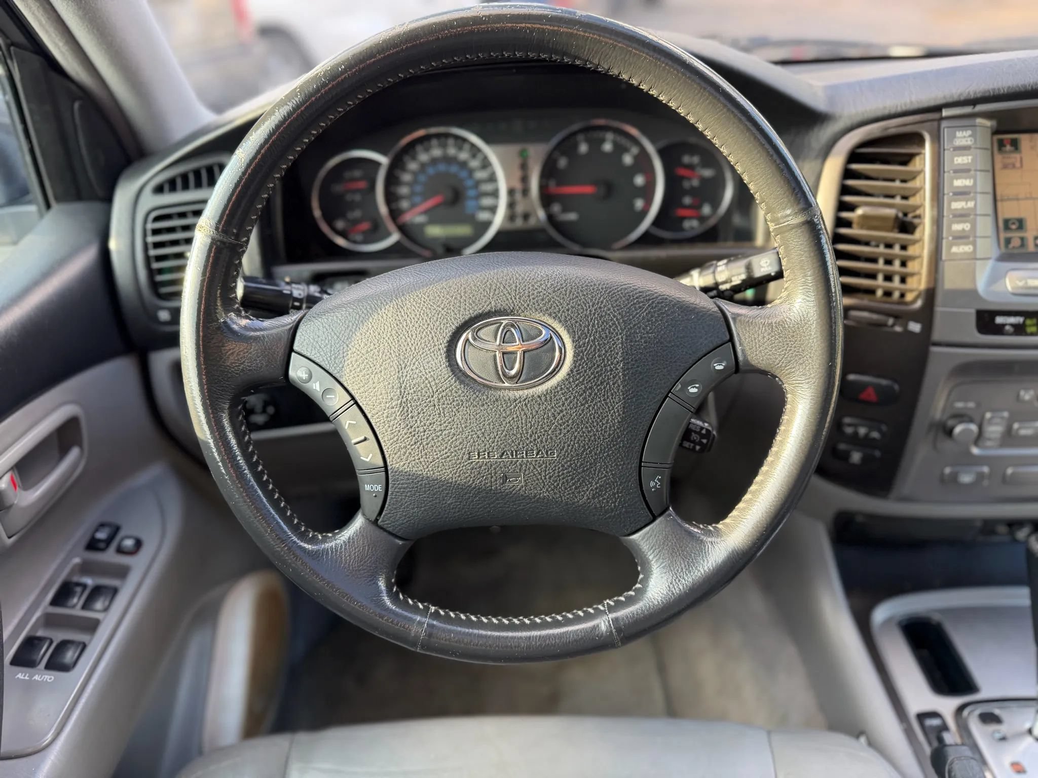 Used 2005 Toyota Land Cruiser AWD/4WD image 29