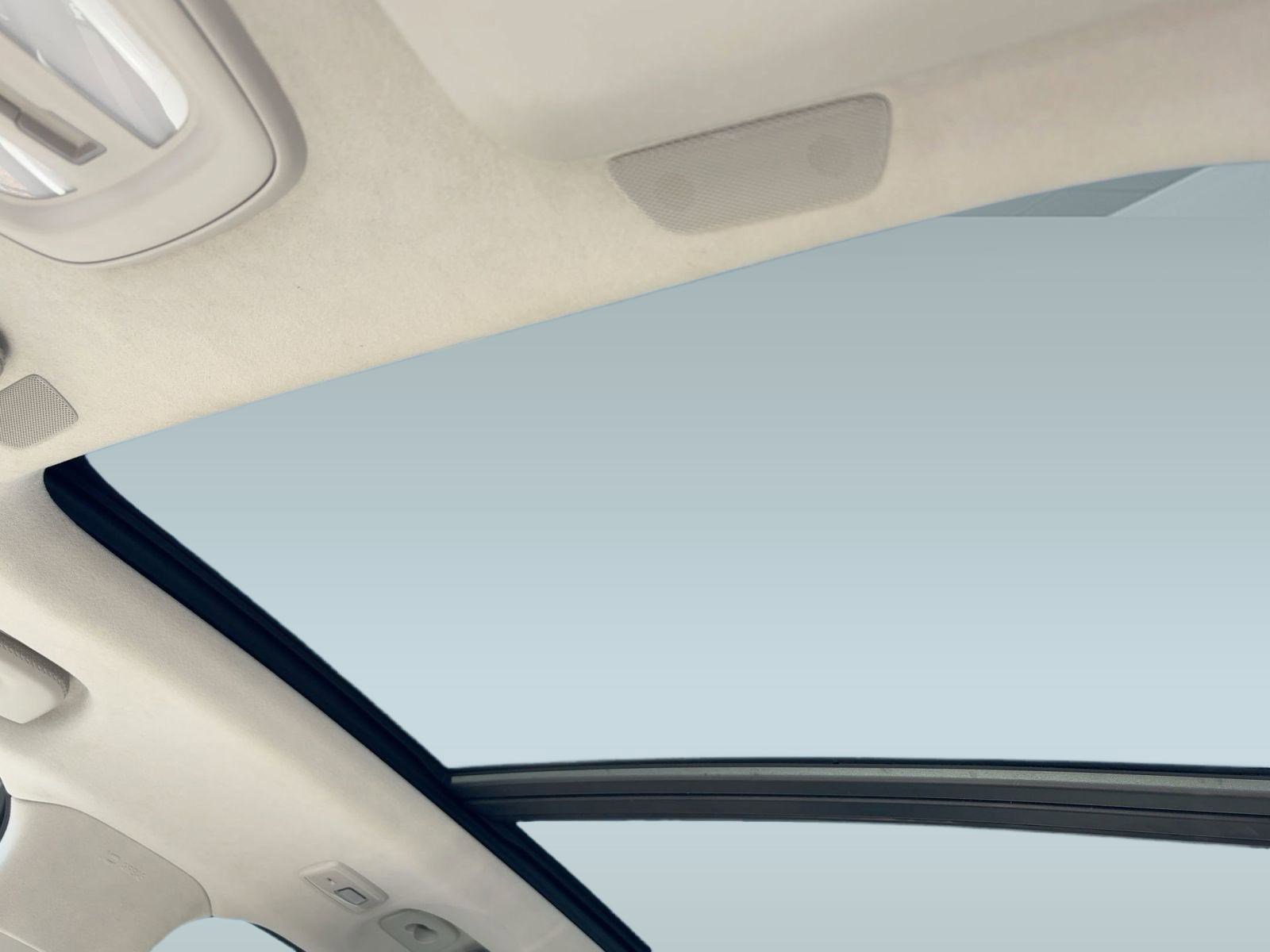 Certified 2023 Volvo XC90 B6 Ultimate w/ Lounge Package image 13