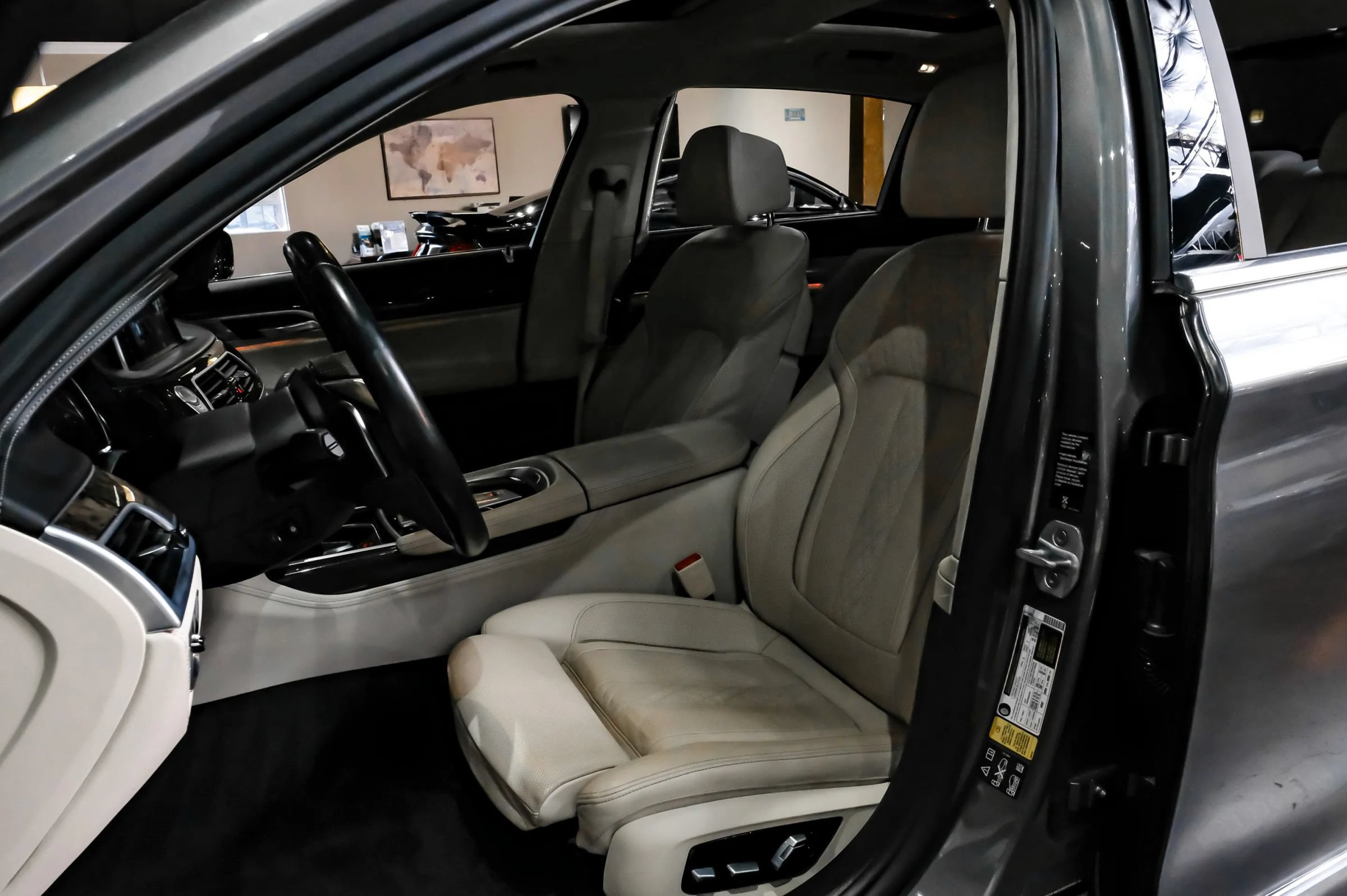Used 2018 BMW 750i xDrive AWD/4WD image 38