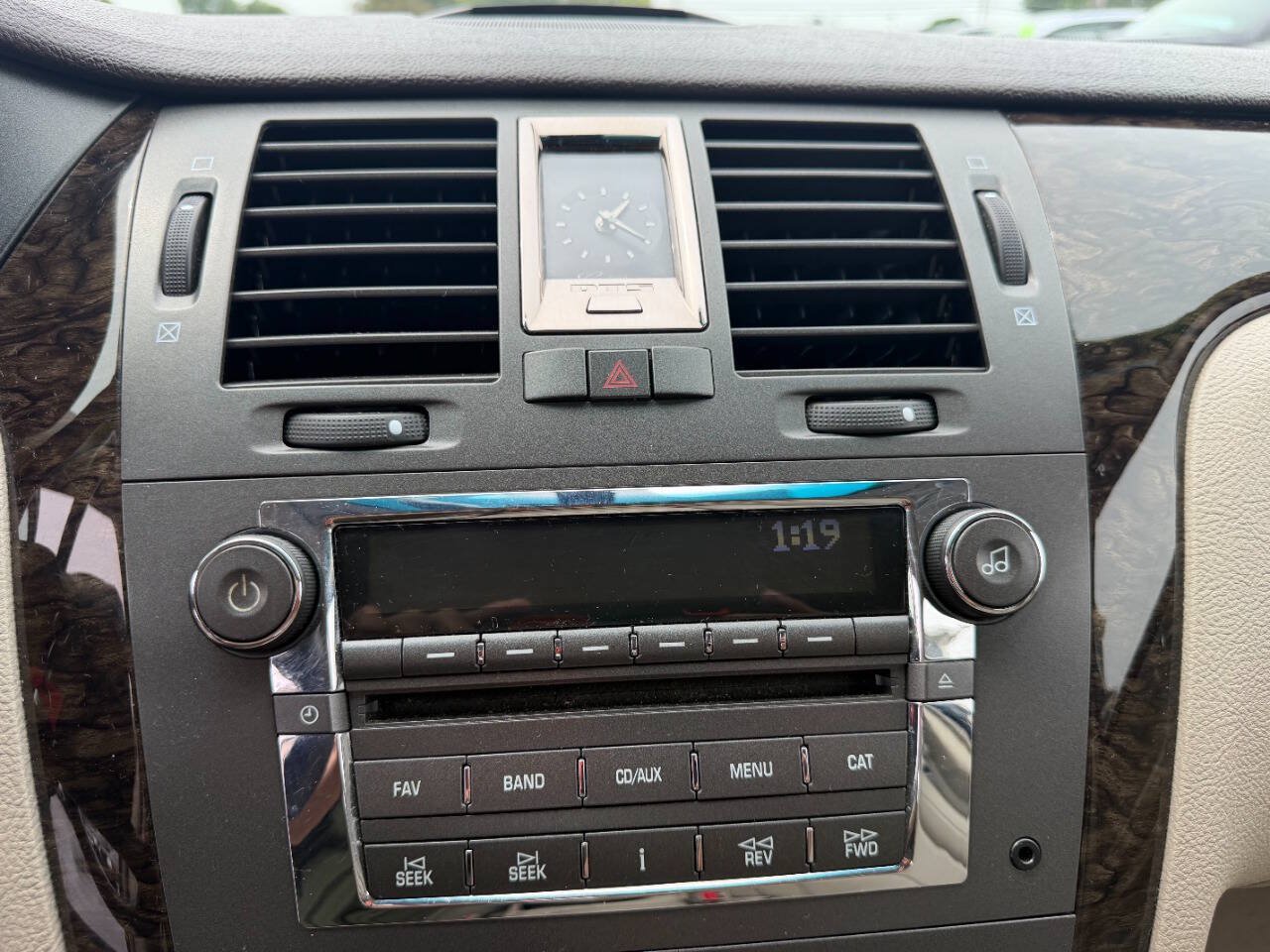 Used 2009 Cadillac DTS w/ Trunk Convenience Package FWD image 22