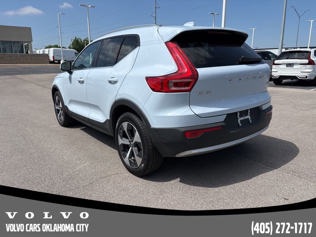 Used 2025 Volvo XC40 B5 Plus AWD/4WD image 3