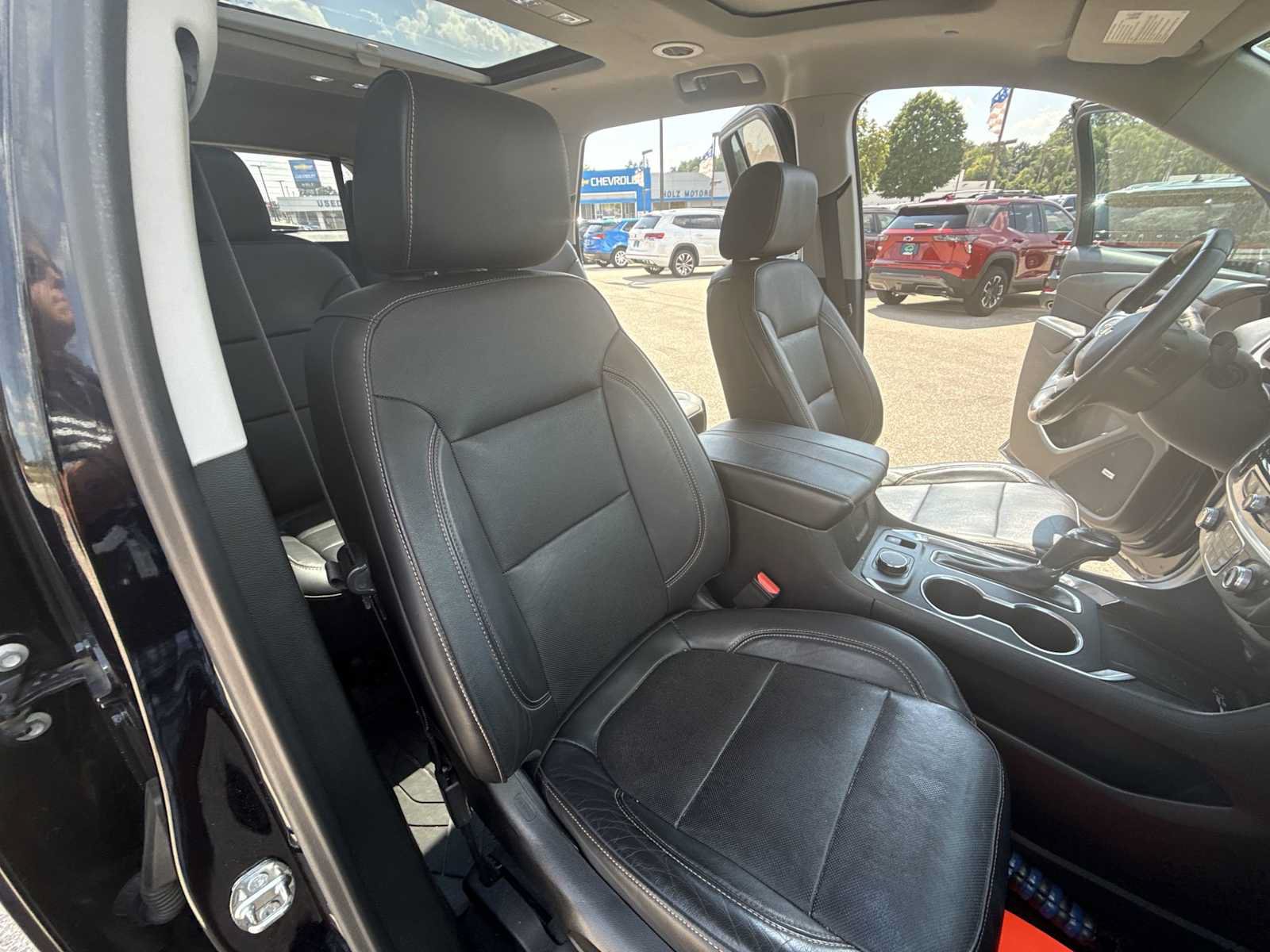Certified 2020 Chevrolet Traverse Premier w/ LPO, Floor Liner Package AWD/4WD image 29