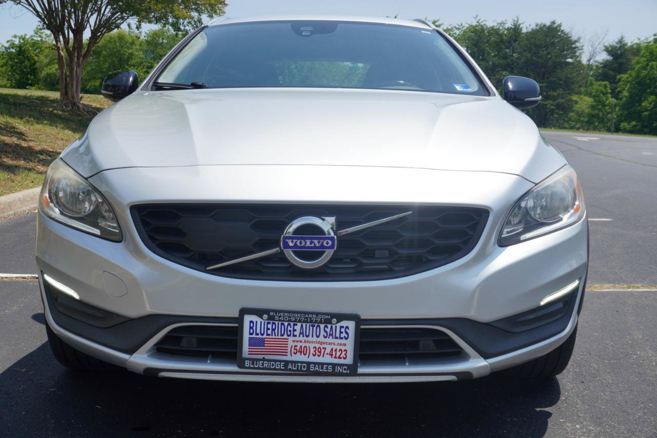 Used 2018 Volvo V60 T5 Cross Country w/ Convenience Package AWD/4WD image 2
