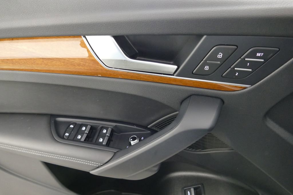 Used 2023 Audi Q5 2.0T Premium Plus w/ Premium Plus Package image 25