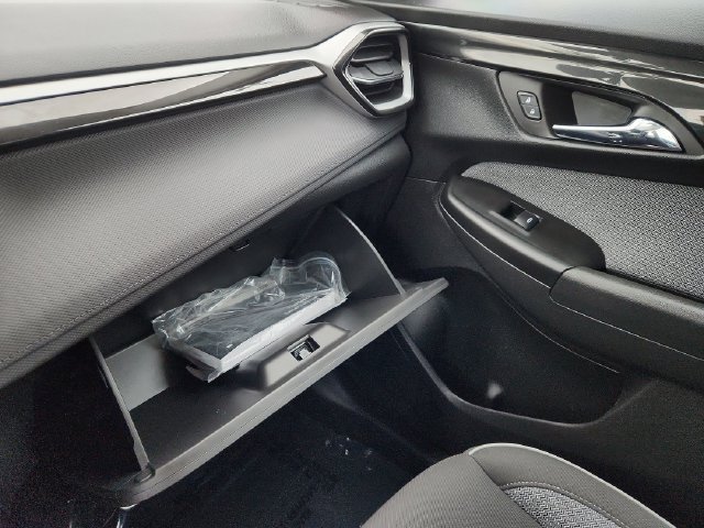 Used 2025 Chevrolet TrailBlazer LT AWD/4WD image 43