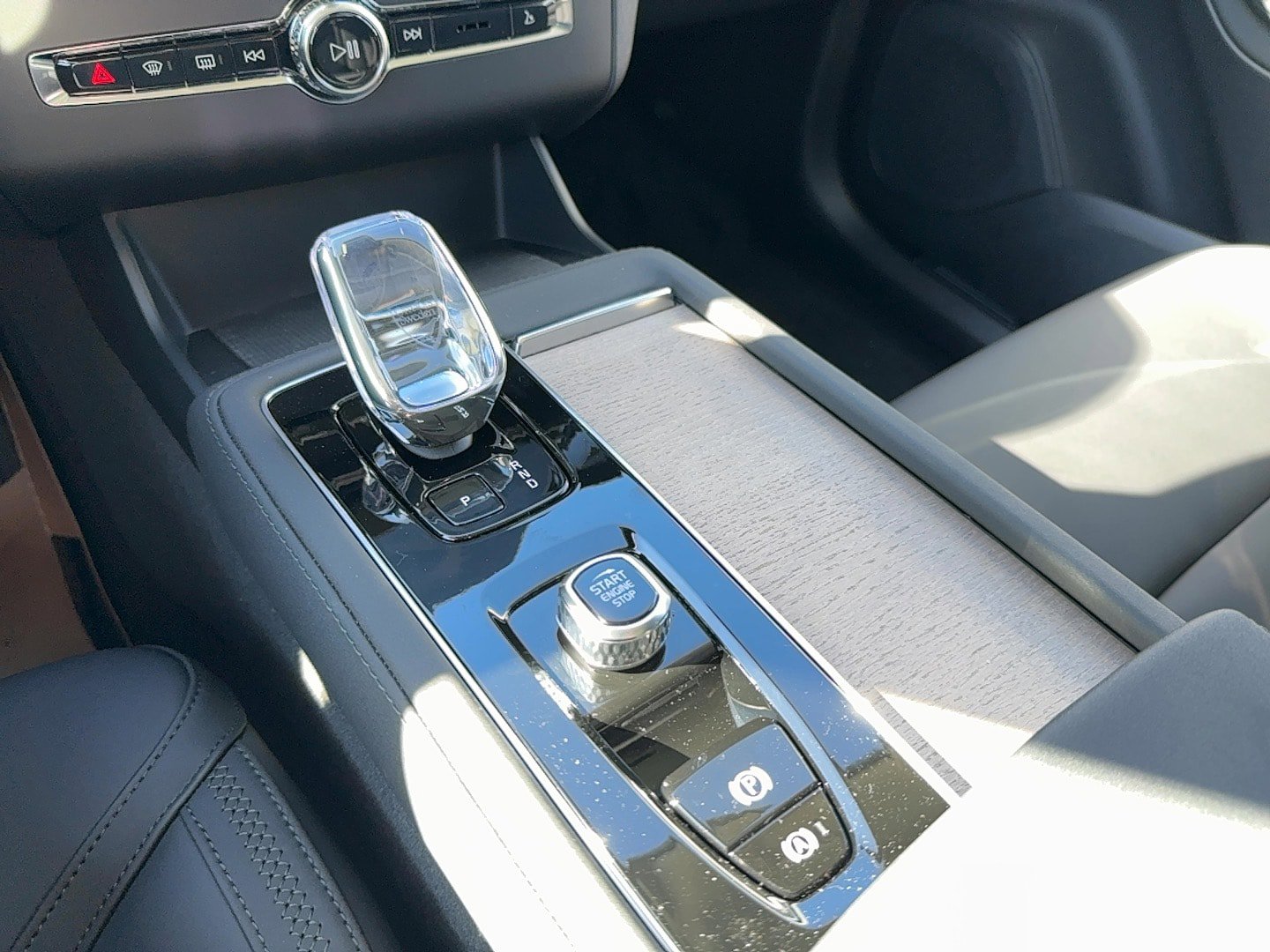 New 2026 Volvo XC90 B6 Plus w/ Protection Package image 24