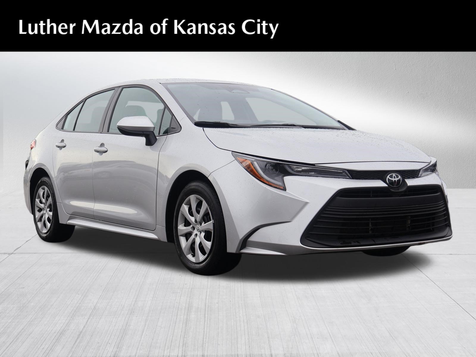 Used 2025 Toyota Corolla LE FWD image 1