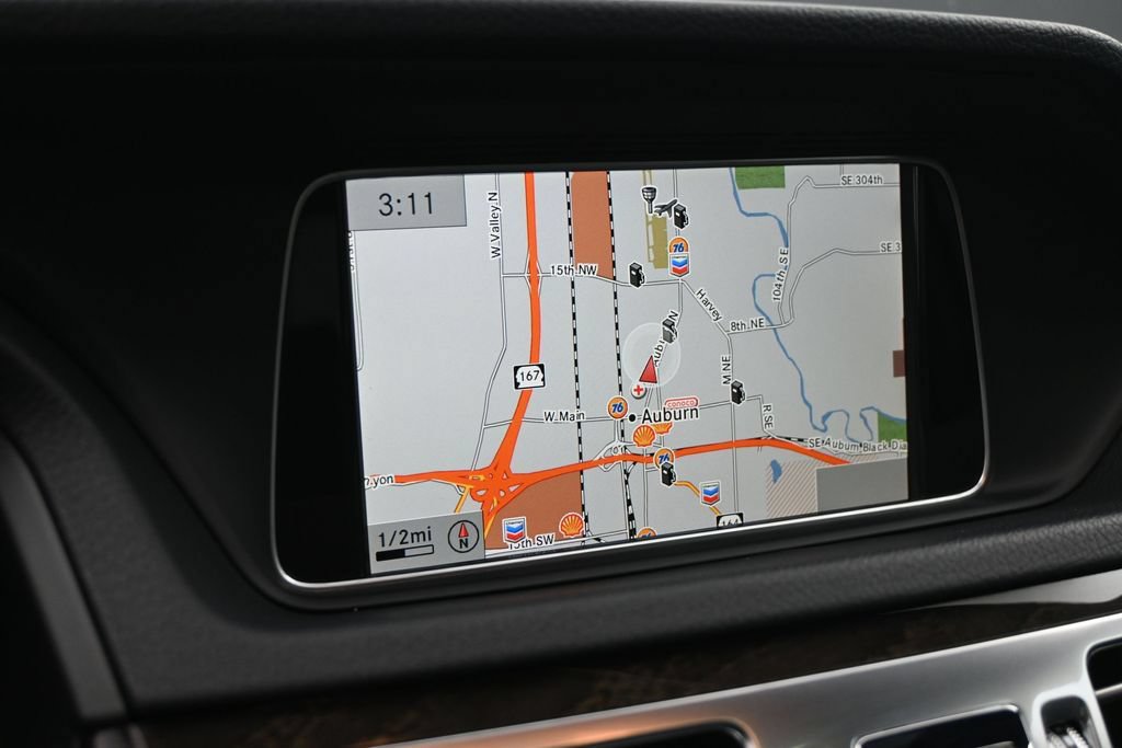 Used 2014 Mercedes-Benz E 250 BlueTEC Sedan image 5