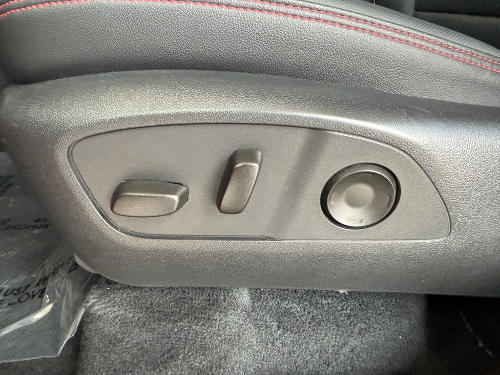 Used 2024 Chevrolet Traverse RS image 22