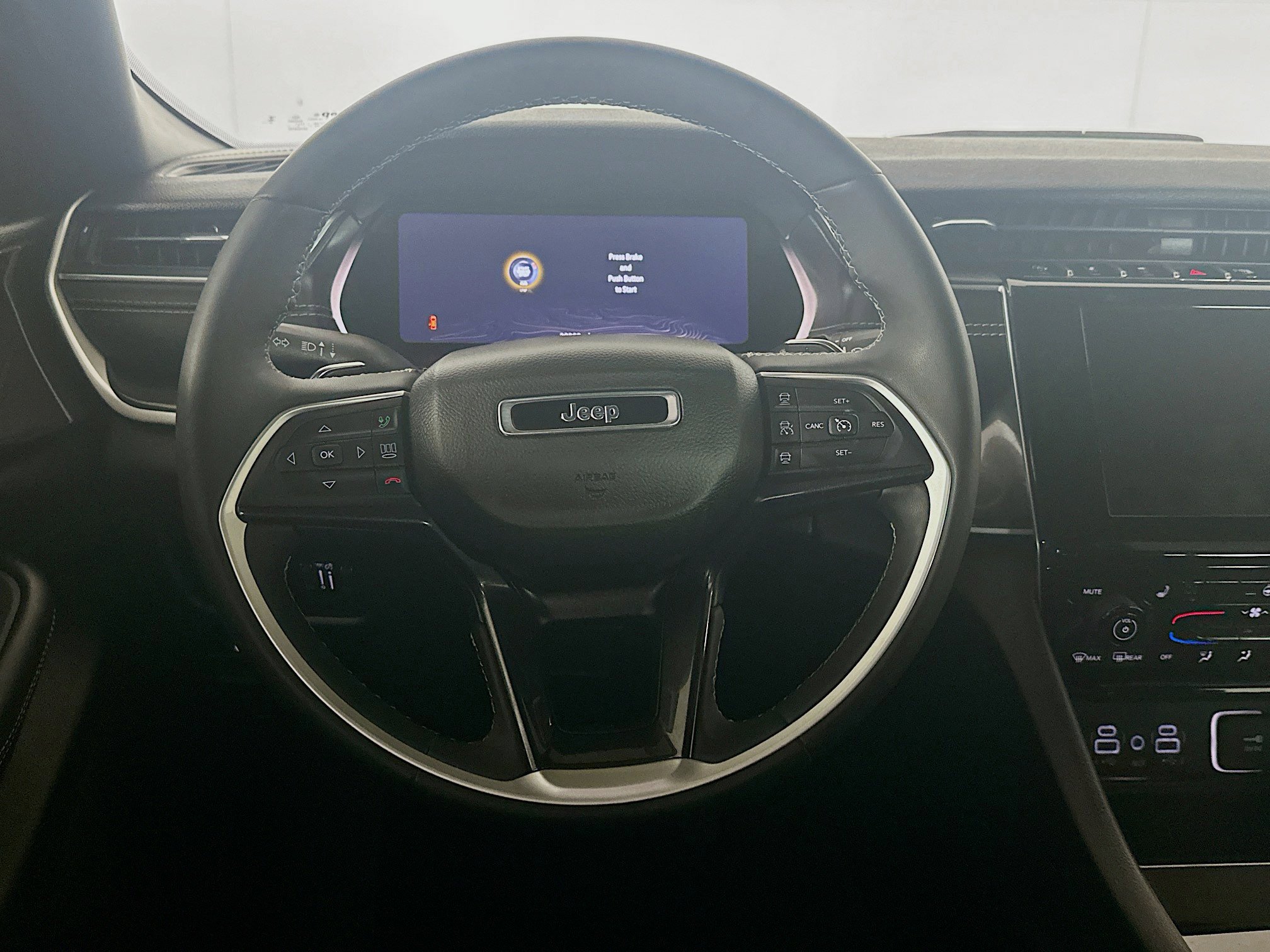 Used 2023 Jeep Grand Cherokee L Laredo image 18