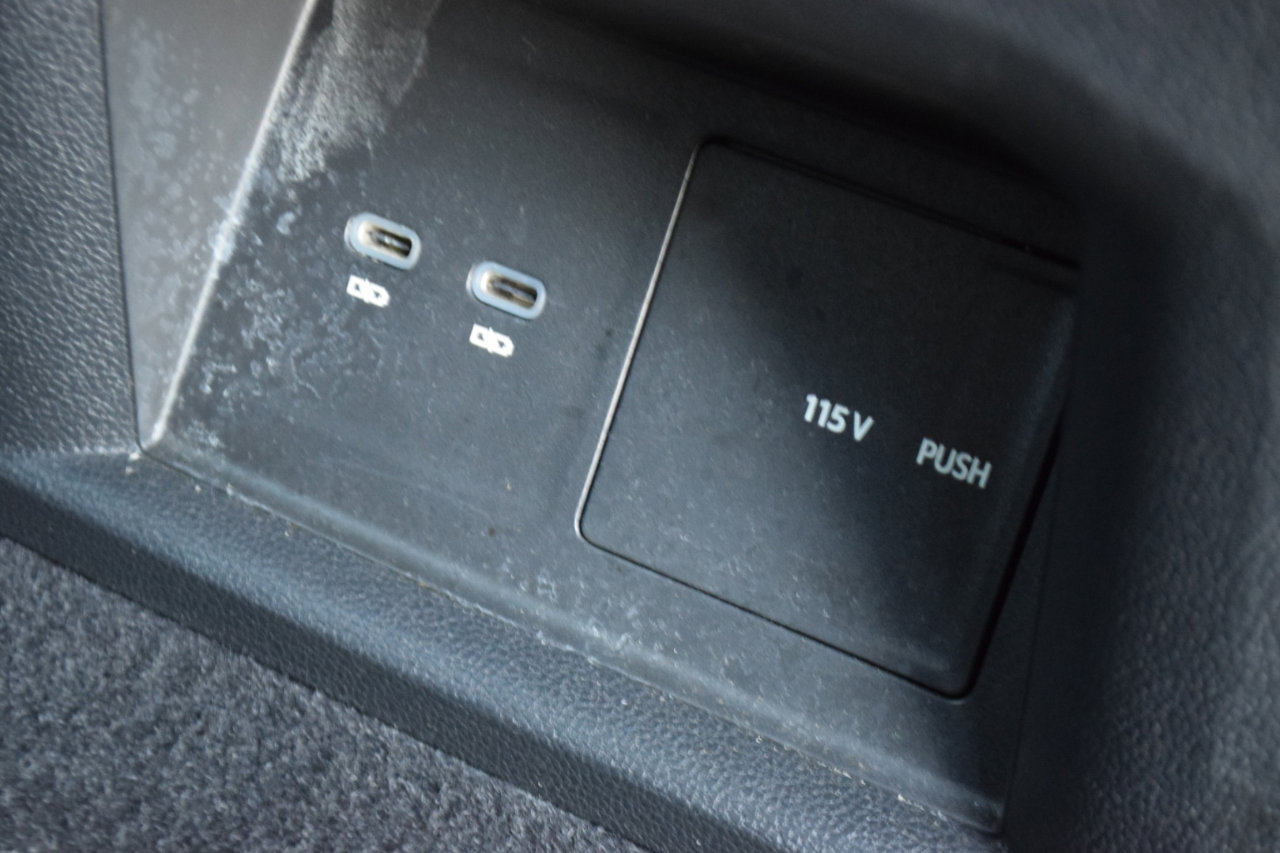 Used 2022 Volkswagen Atlas Cross Sport SE image 33