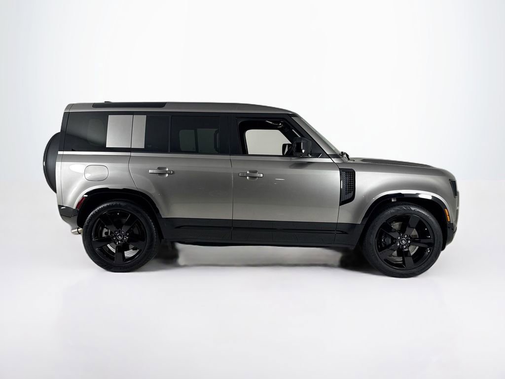 Used 2025 Land Rover Defender 110 X-Dynamic SE AWD/4WD image 6