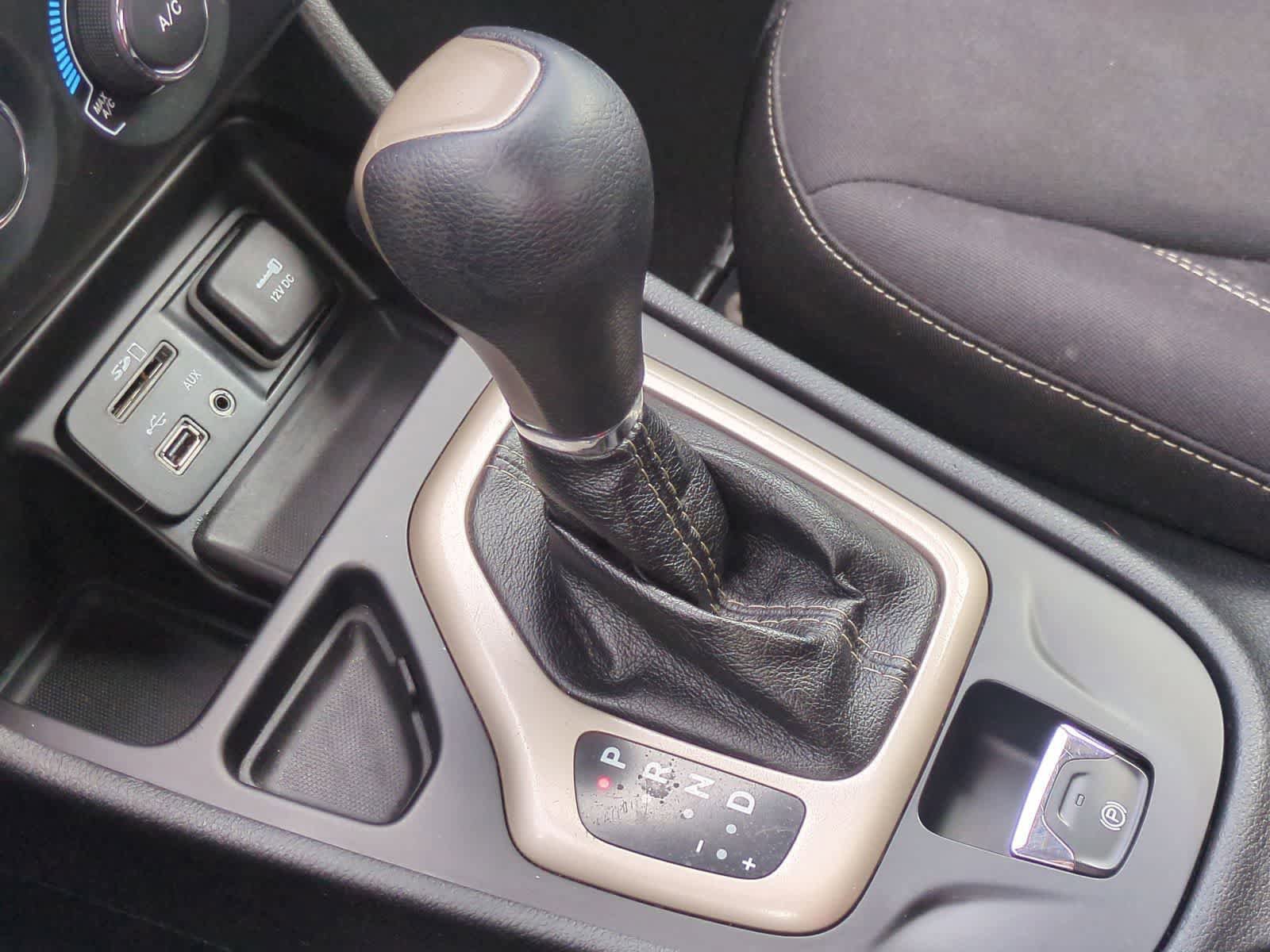 Used 2014 Jeep Cherokee Sport image 32