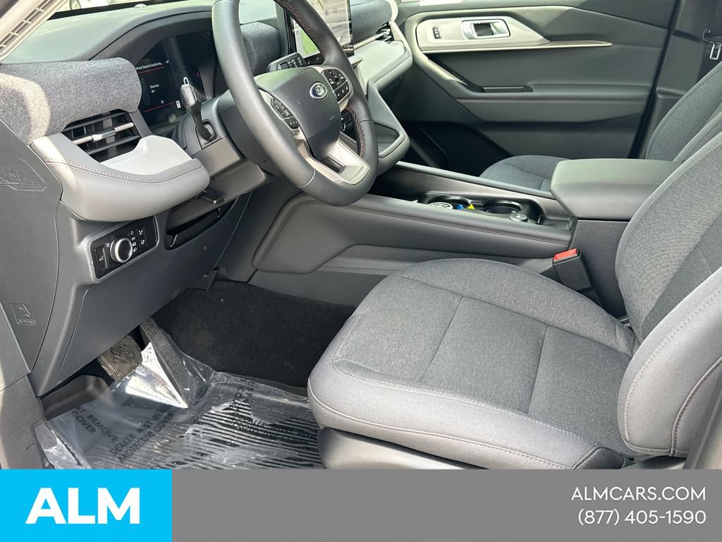 Used 2025 Ford Explorer Active AWD/4WD image 11