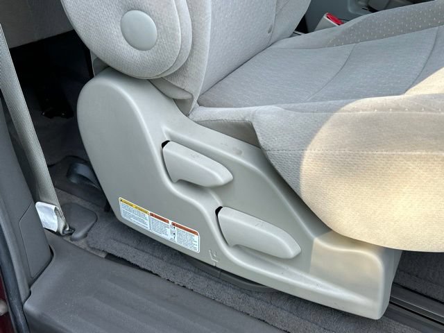 Used 2015 Toyota Sienna LE FWD image 45