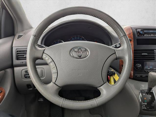 Used 2010 Toyota Sienna XLE FWD image 15