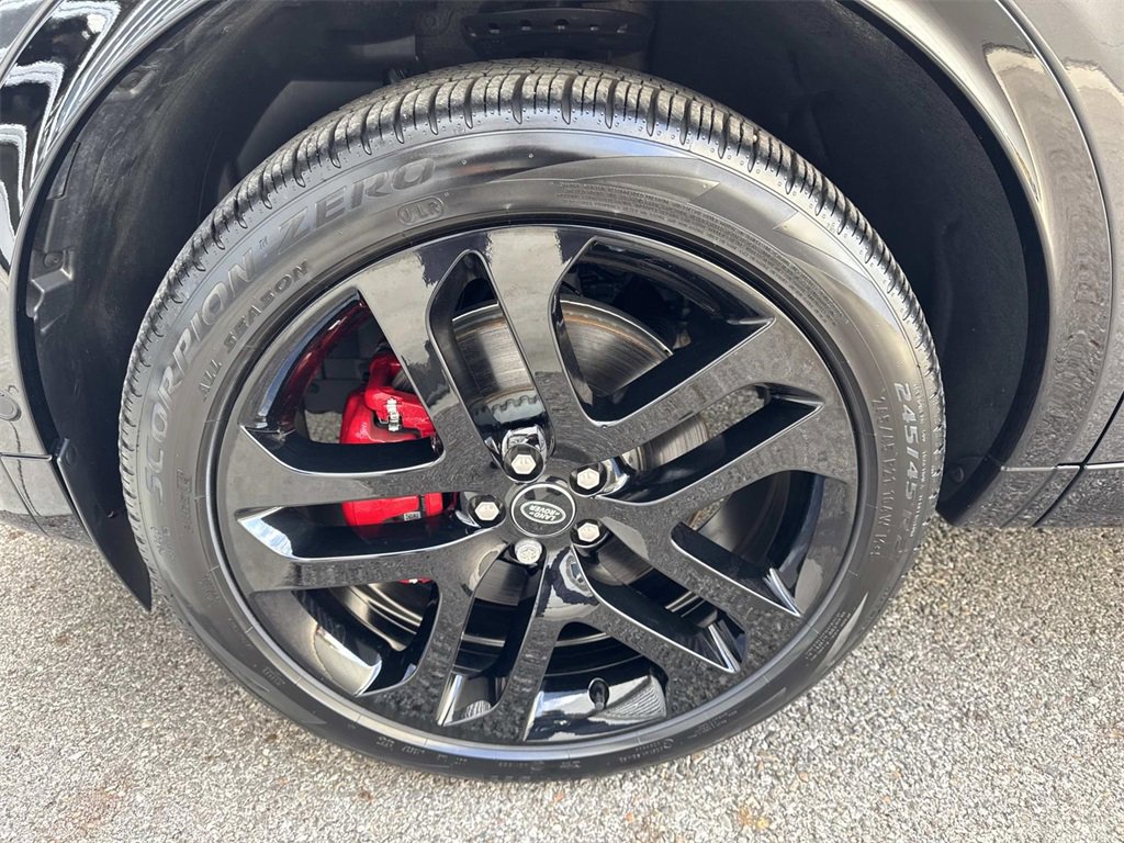 Certified 2025 Land Rover Discovery Sport Dynamic SE image 11