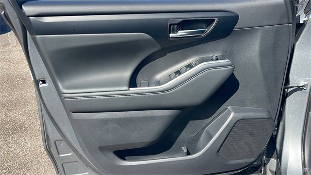 New 2026 Toyota Highlander XLE image 16