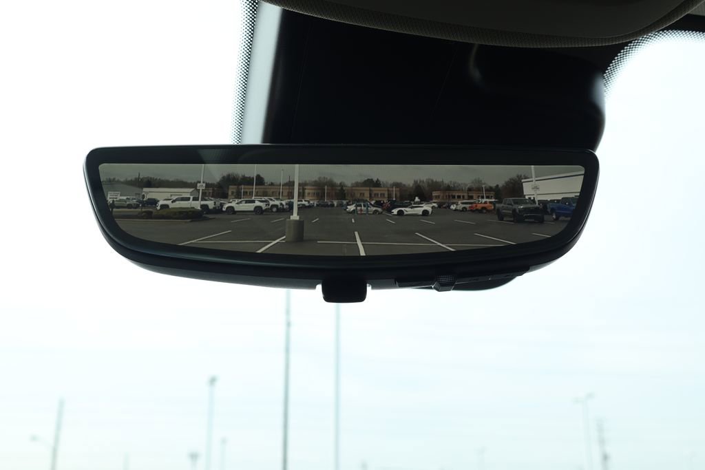 Used 2023 Buick Envision Avenir image 24