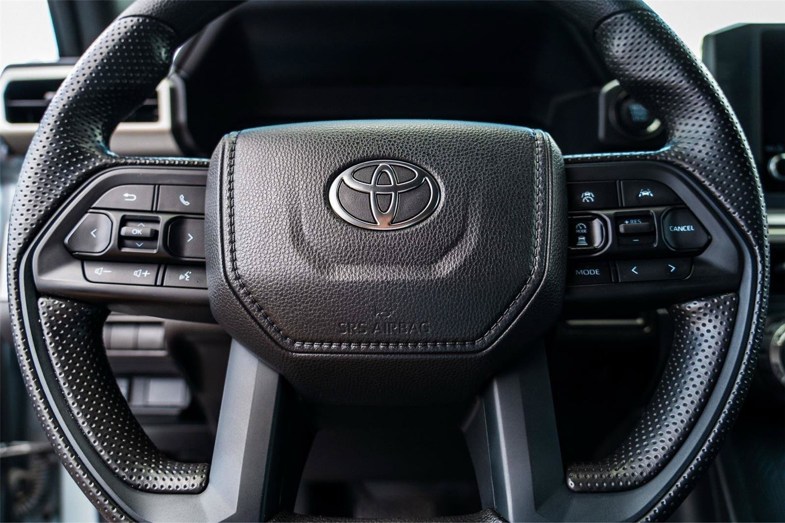 Used 2025 Toyota Tacoma SR5 AWD/4WD image 15