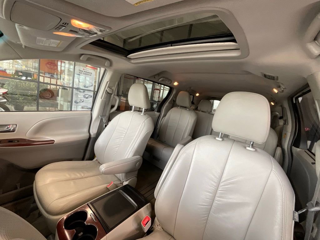 Used 2012 Toyota Sienna XLE image 10