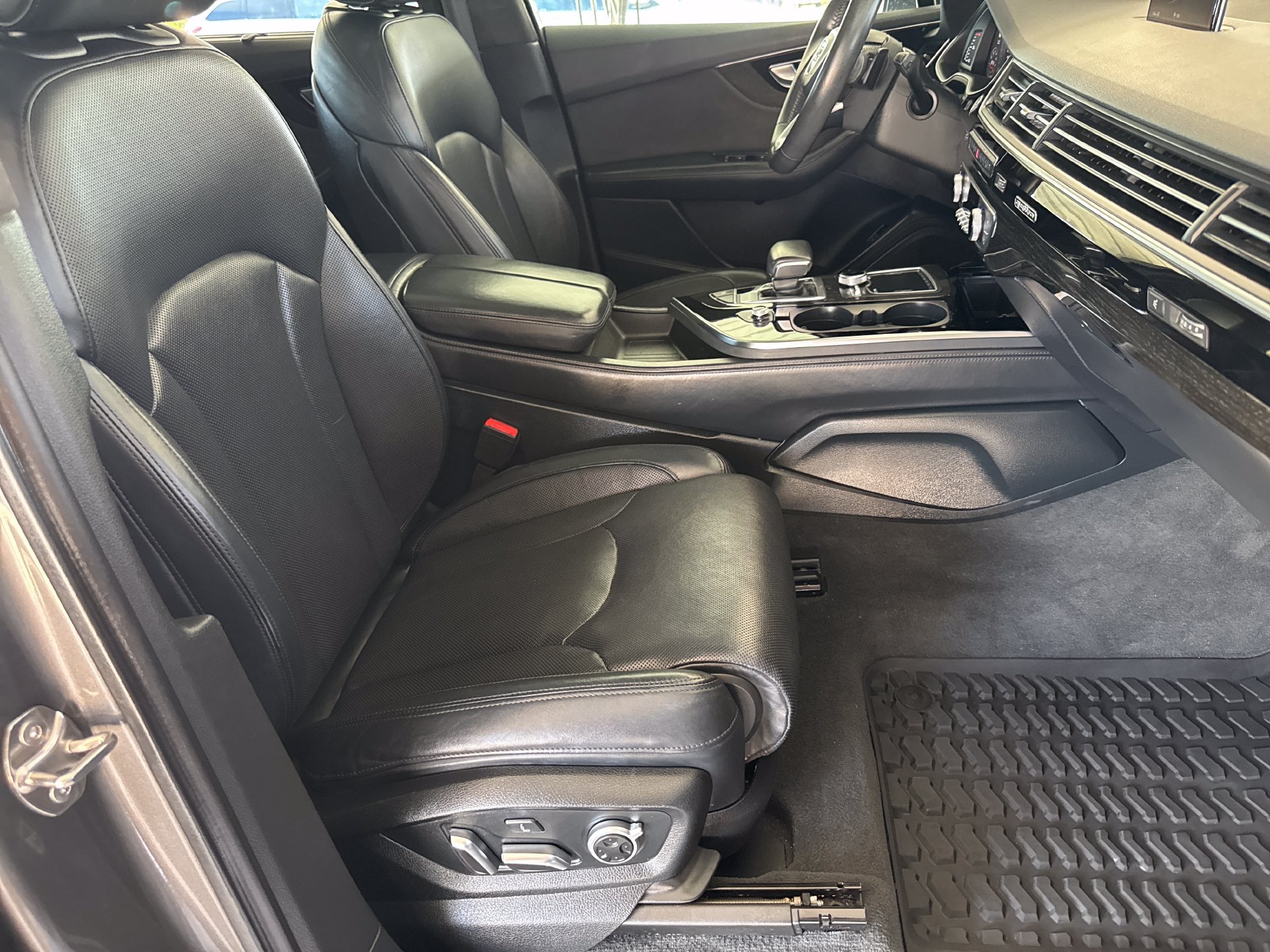 Used 2019 Audi Q7 3.0T Prestige w/ Prestige Package AWD/4WD image 22