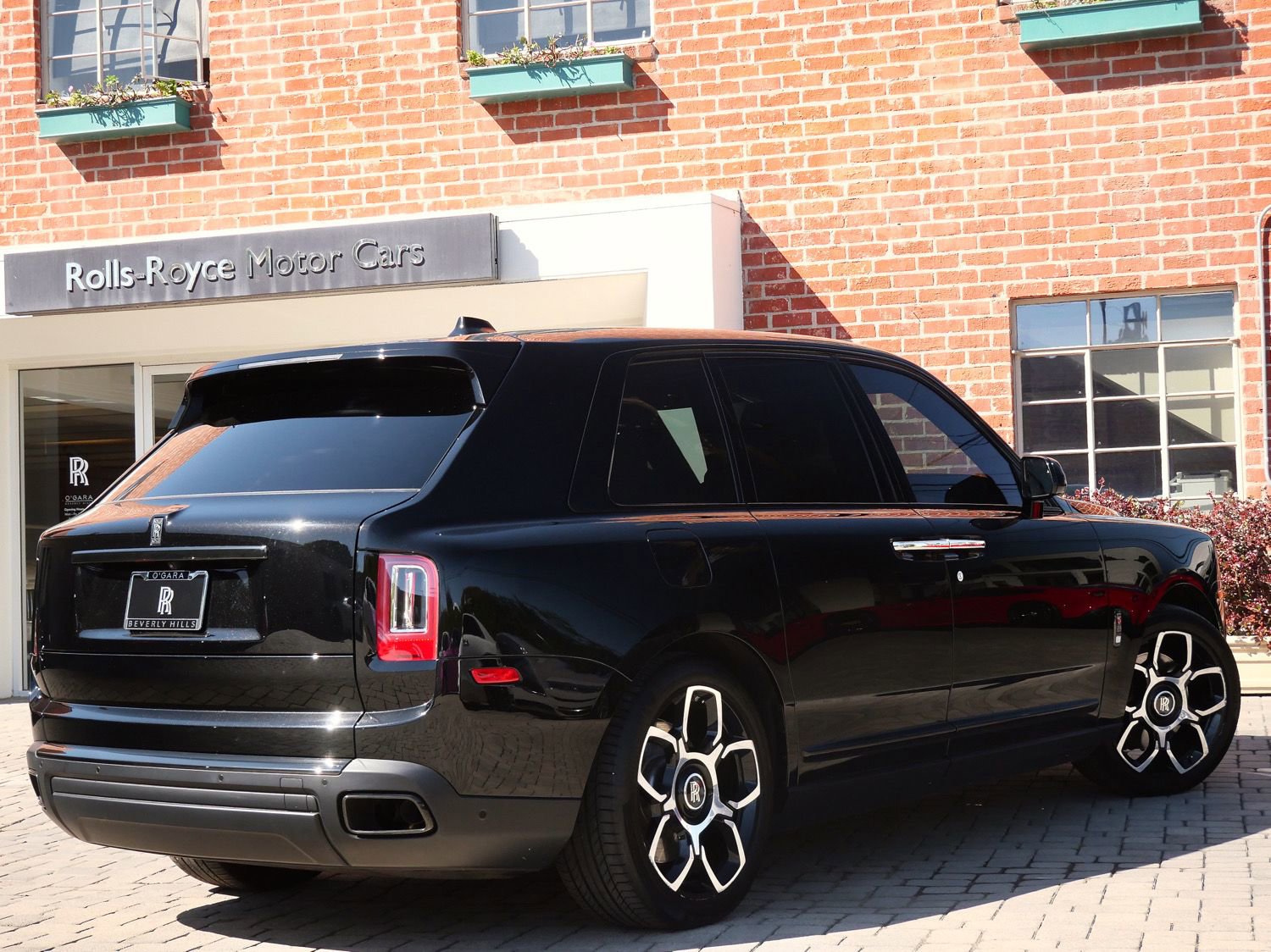 Used 2024 Rolls-Royce Cullinan Black Badge image 2