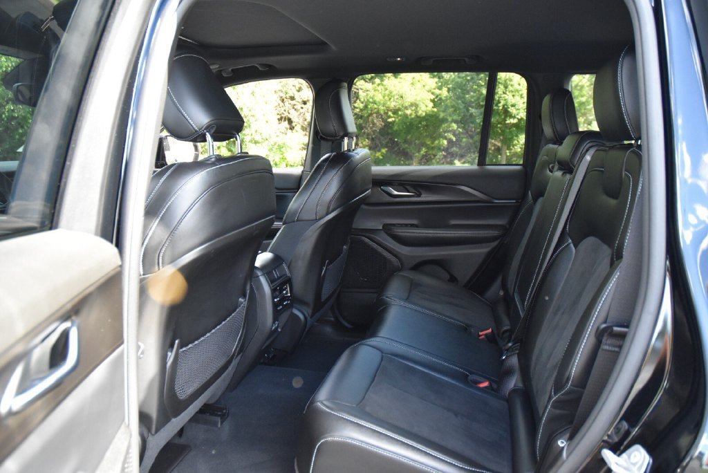 Used 2023 Jeep Grand Cherokee Altitude AWD/4WD image 28