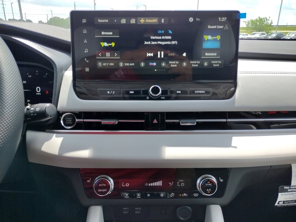 New 2025 Mitsubishi Outlander SE image 3