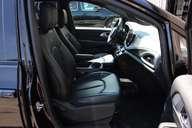 Used 2023 Chrysler Pacifica Touring-L w/ S Appearance Package AWD/4WD image 48