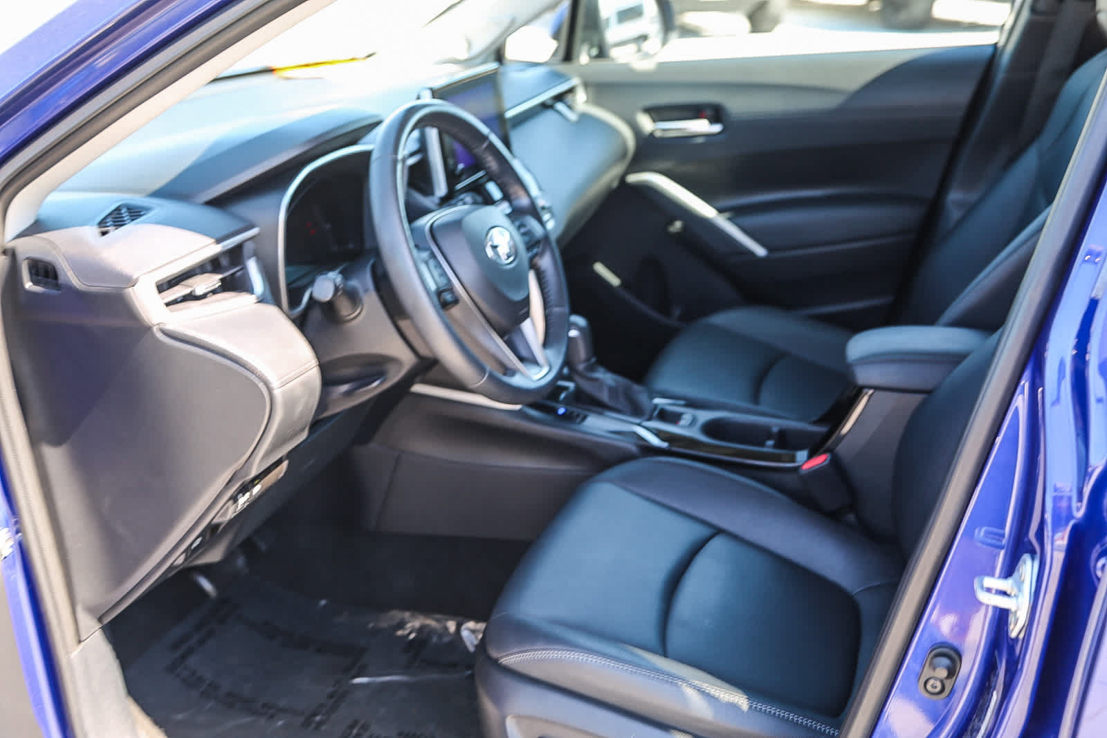Certified 2023 Toyota Corolla Cross XLE w/ Convenience Package FWD image 17