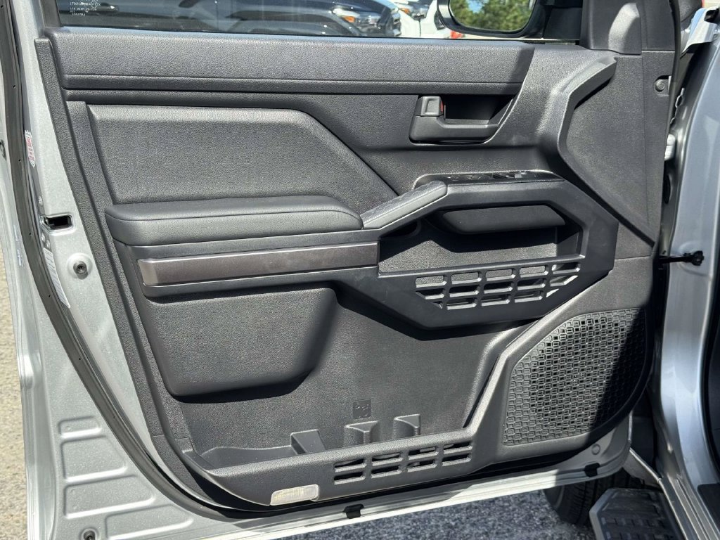 Certified 2025 Toyota 4Runner SR5 AWD/4WD image 18