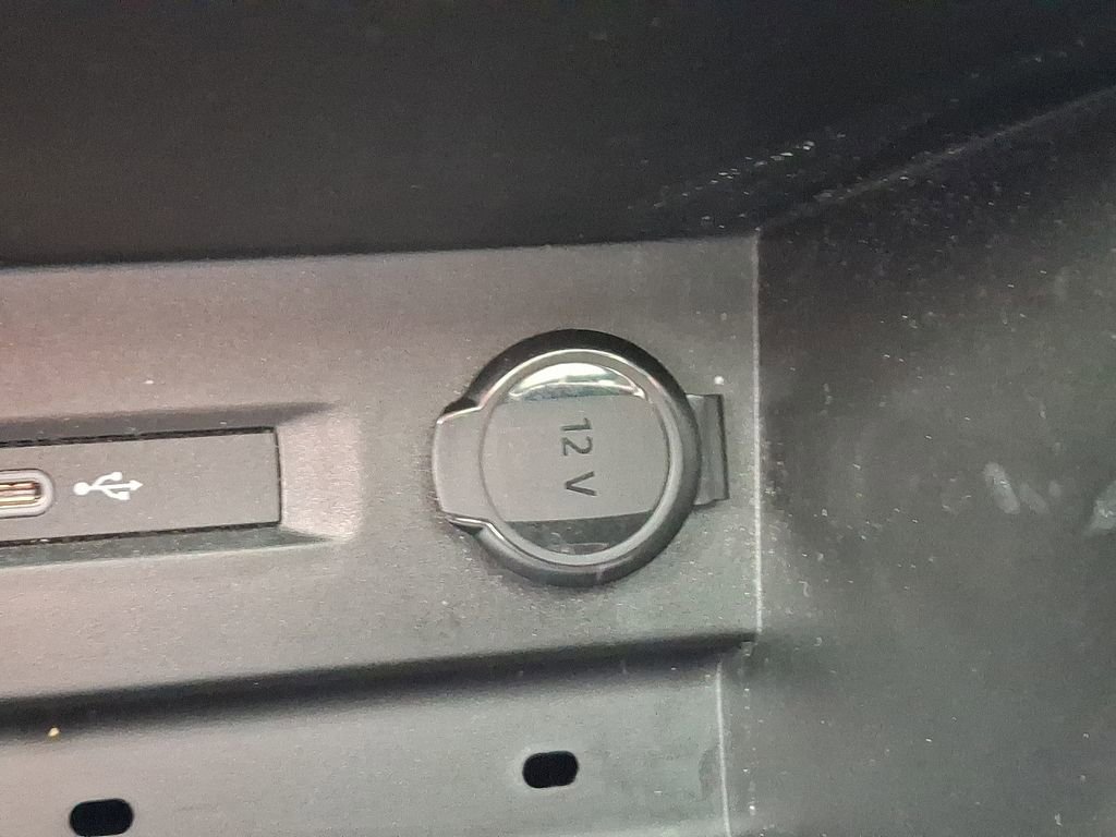 Used 2023 Volkswagen Taos SE image 28