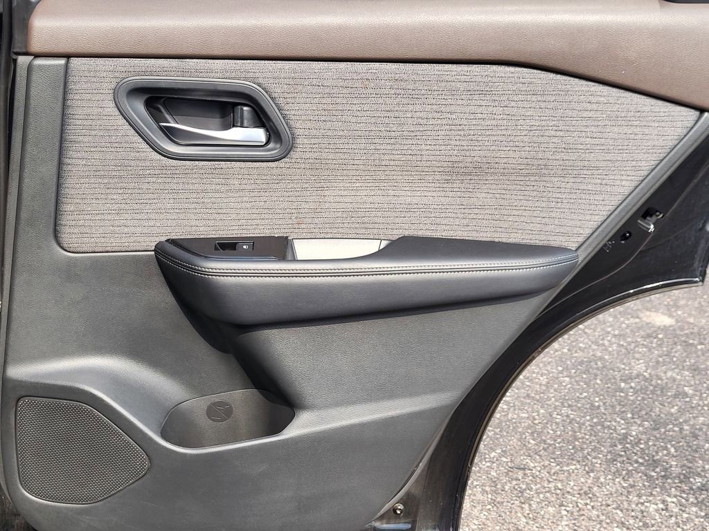 Used 2023 Nissan Rogue SV image 21