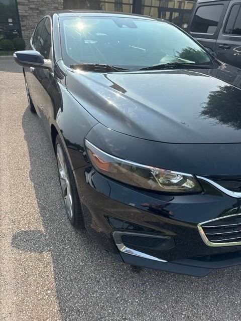 Used 2017 Chevrolet Malibu Premier w/ Premier Sun and Wheel Package FWD image 10