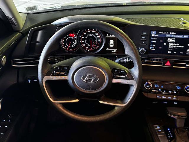 Used 2023 Hyundai Elantra SEL w/ Preferred Accessory Package FWD image 15
