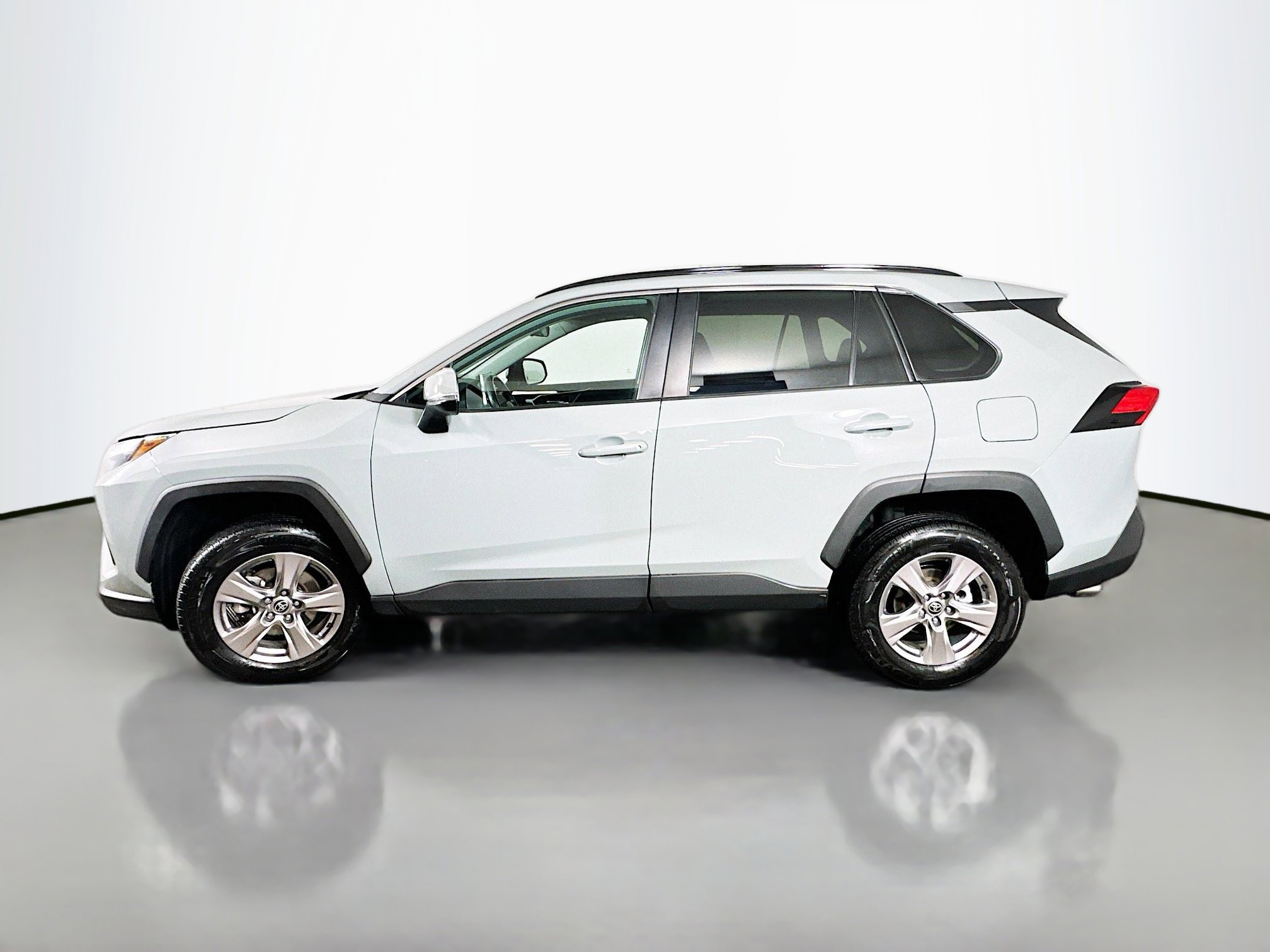Used 2023 Toyota RAV4 XLE image 4