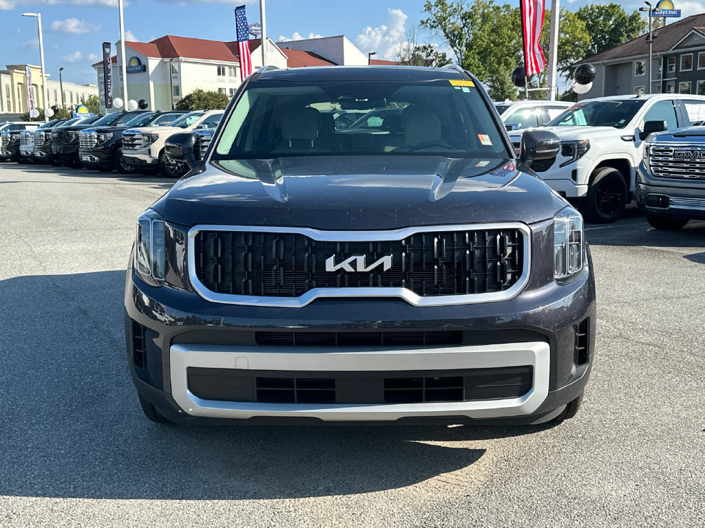 Certified 2025 Kia Telluride EX w/ EX Captain's Chair Package AWD/4WD image 2