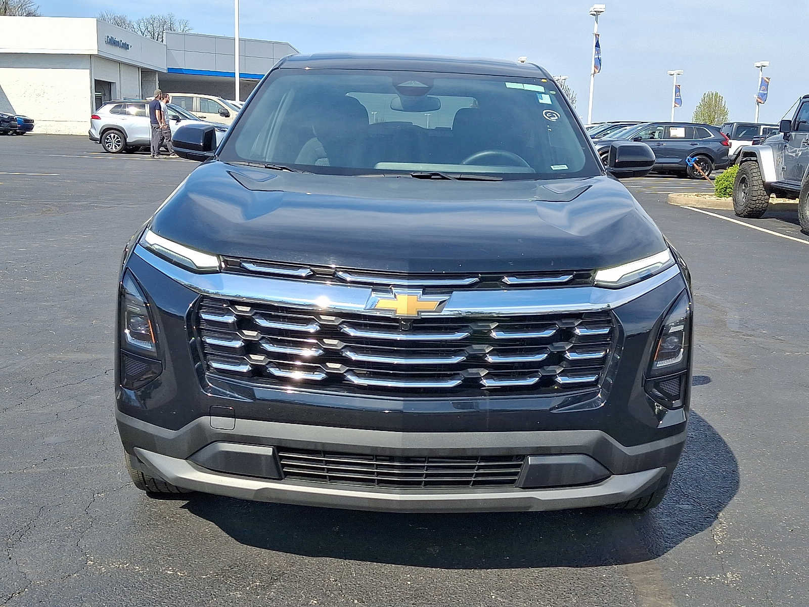Used 2025 Chevrolet Equinox LT FWD image 2