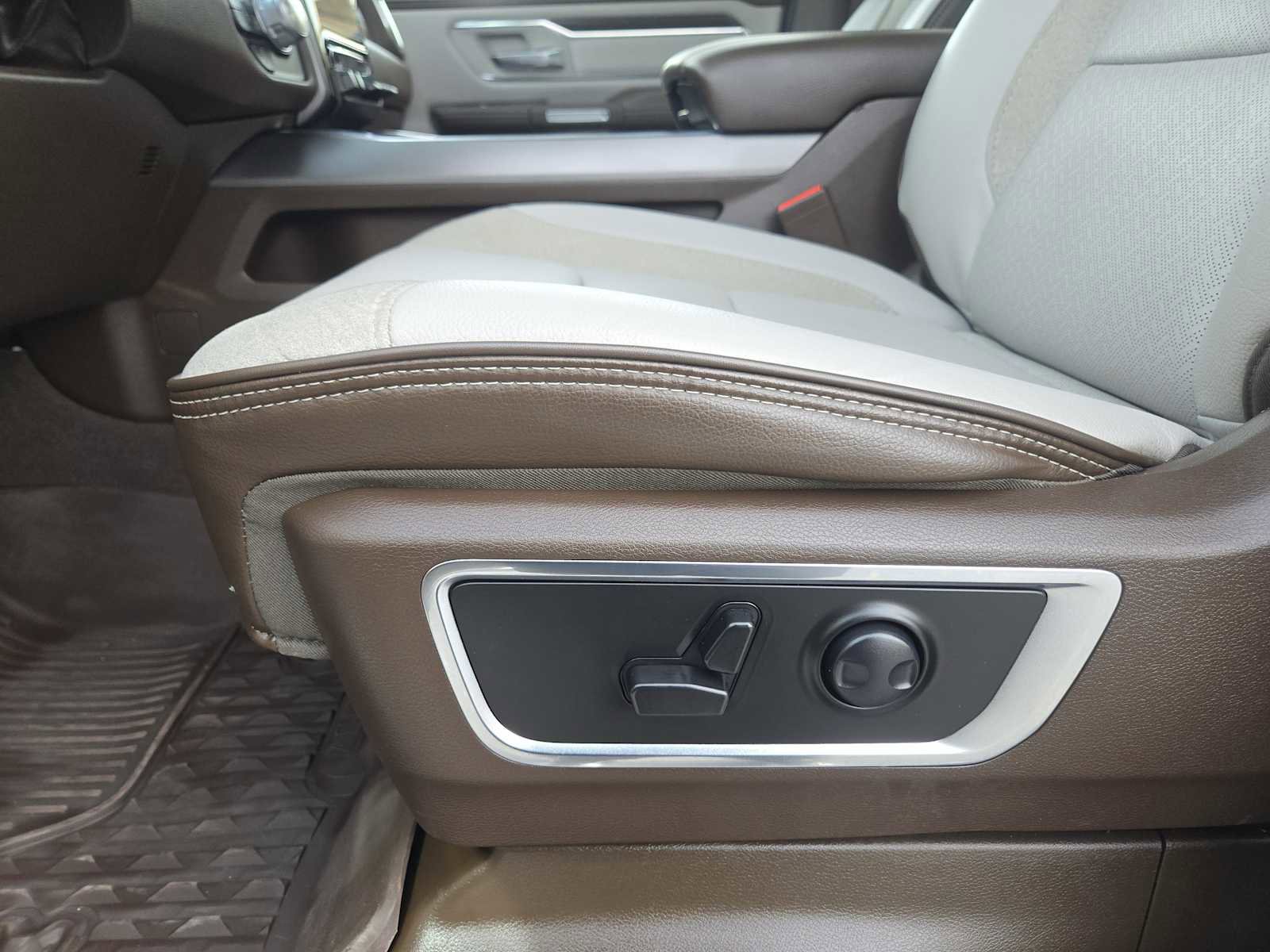 Used 2025 RAM 1500 Laramie w/ Laramie Southwest Edition image 23