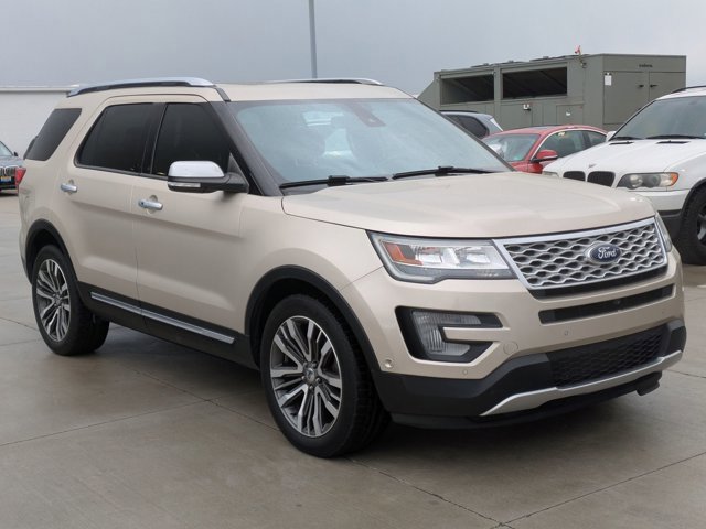 Used 2017 Ford Explorer Platinum image 3