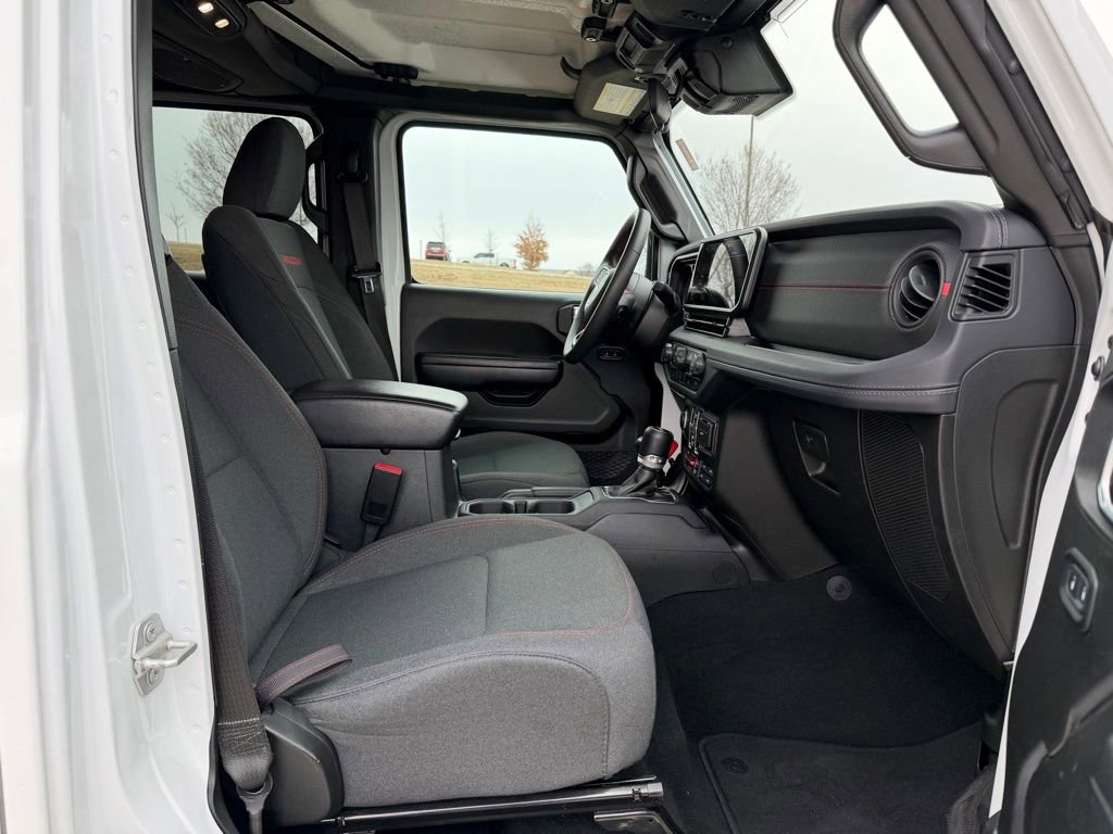 Used 2024 Jeep Wrangler Rubicon image 25