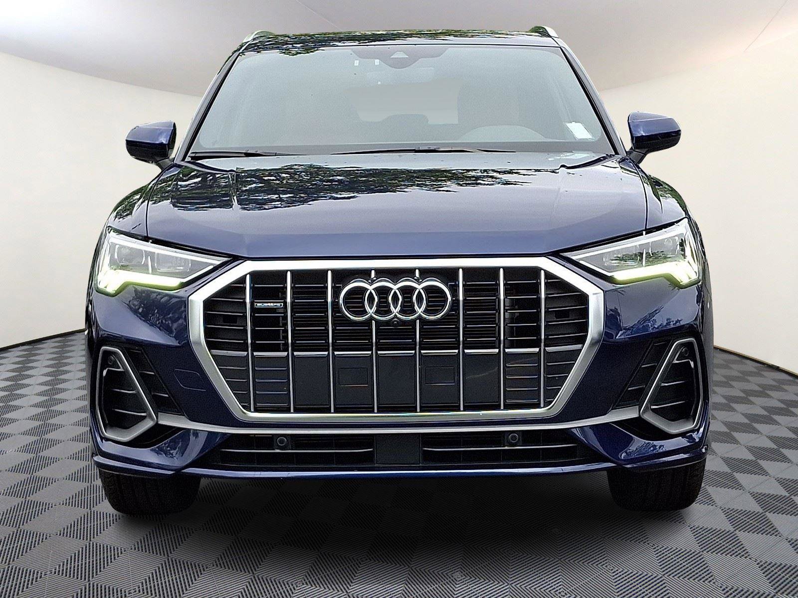 Certified 2025 Audi Q3 2.0T Premium Plus w/ Premium Plus Package AWD/4WD image 2