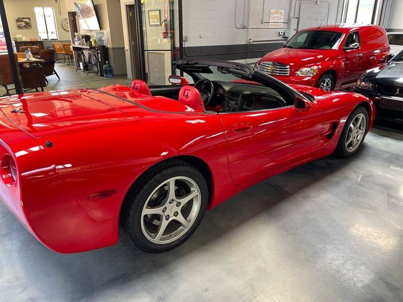Used 2001 Chevrolet Corvette Convertible RWD image 25