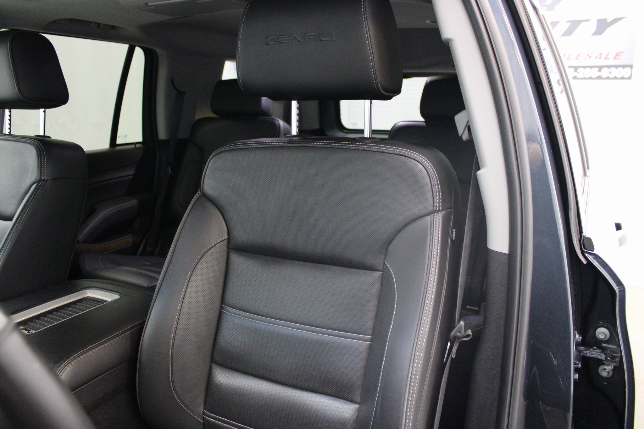 Used 2019 GMC Yukon Denali image 17