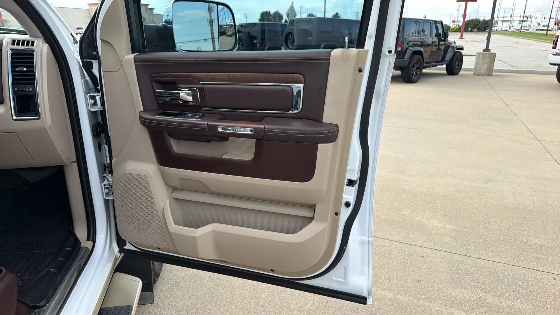 Used 2015 RAM 3500 Laramie Longhorn w/ Convenience Group AWD/4WD image 74