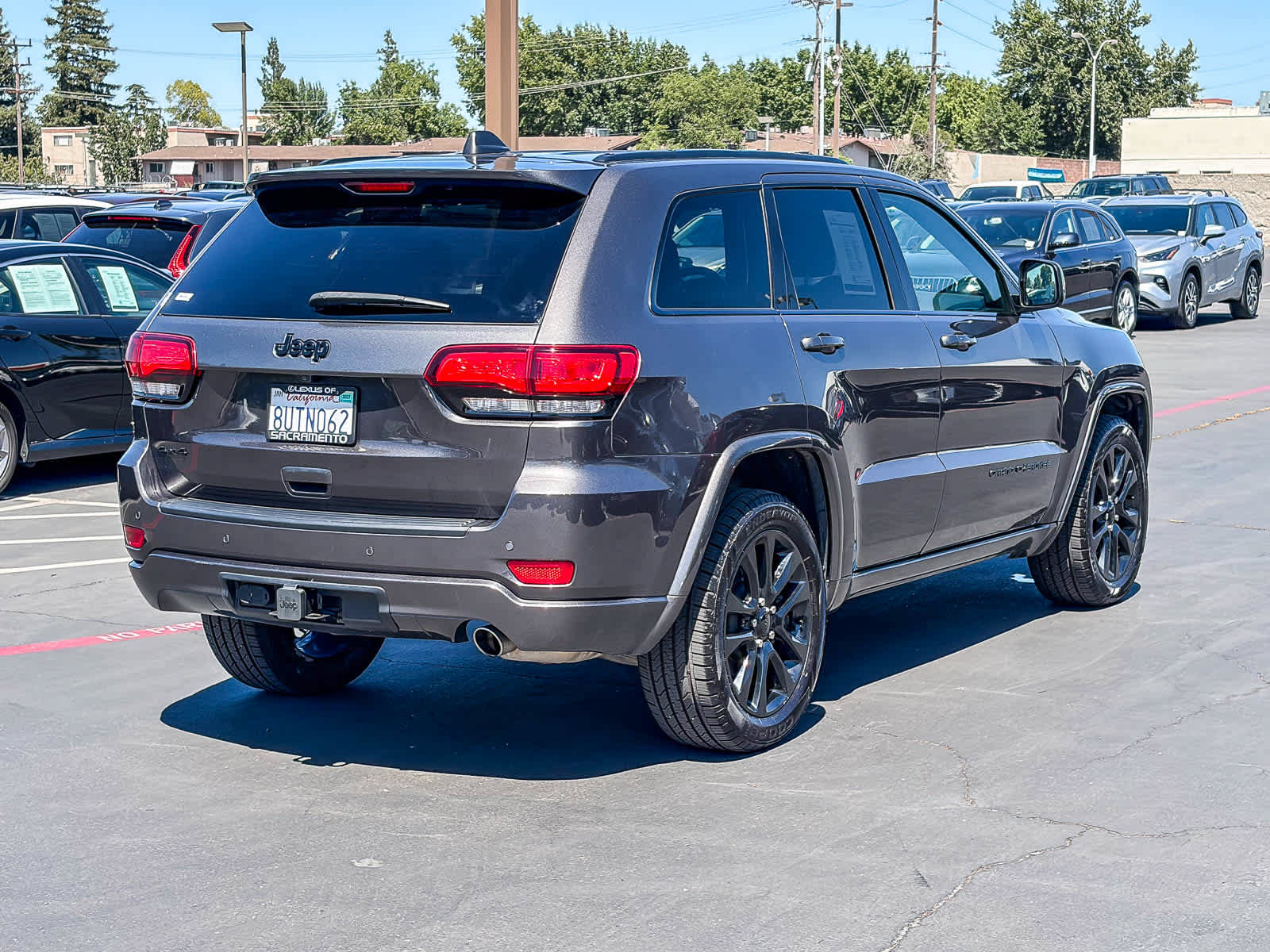 Used 2021 Jeep Grand Cherokee Laredo X AWD/4WD image 4